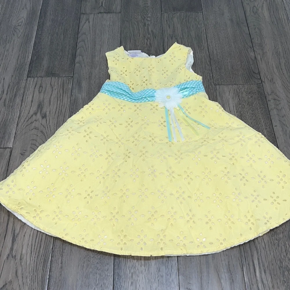 Blueberi boulevard sleeveless crochet, like dress with a checkered like sash